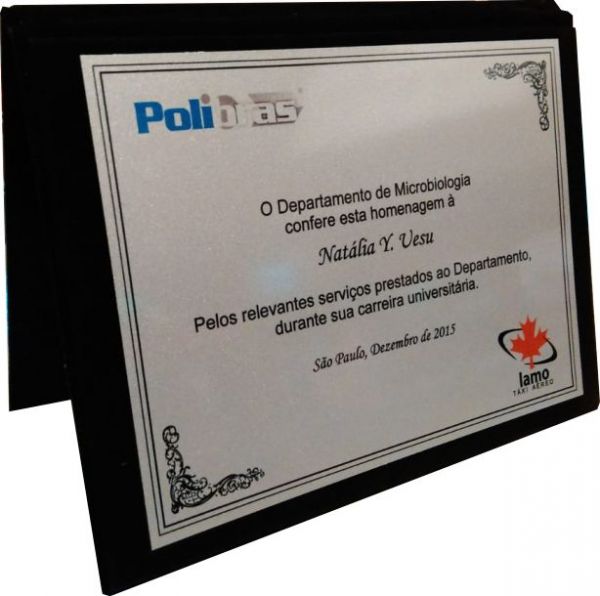 Placa de Homenagem em Capa de Veludo Preto medida 17x23cm
